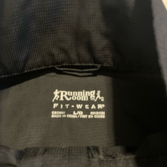 The Running Room Fit-Wear Windbreaker Running Jacket - Men's/Unisex L/G - Picture 2 of 6